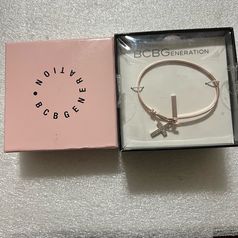 Bcbg Generation brand goldplated charms bracelet NWT in original box